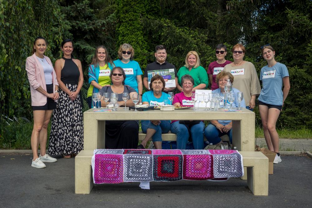 Předání šeku DEKApro 24. června